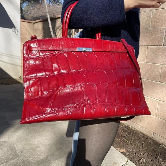 Peter Kent alligator style bright red bag - Picture 3 of 5